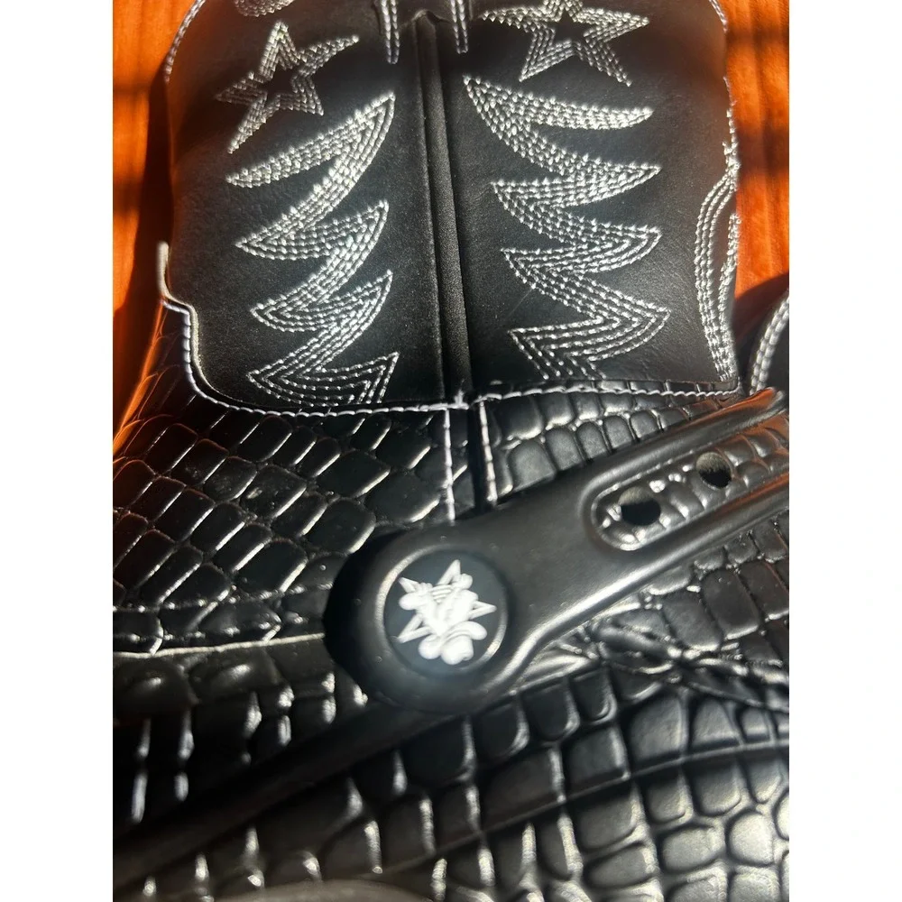 Crocs Classic Cowboy Boot Women's Size 7 Black New Metallic Embroidery - Picture 3 of 7